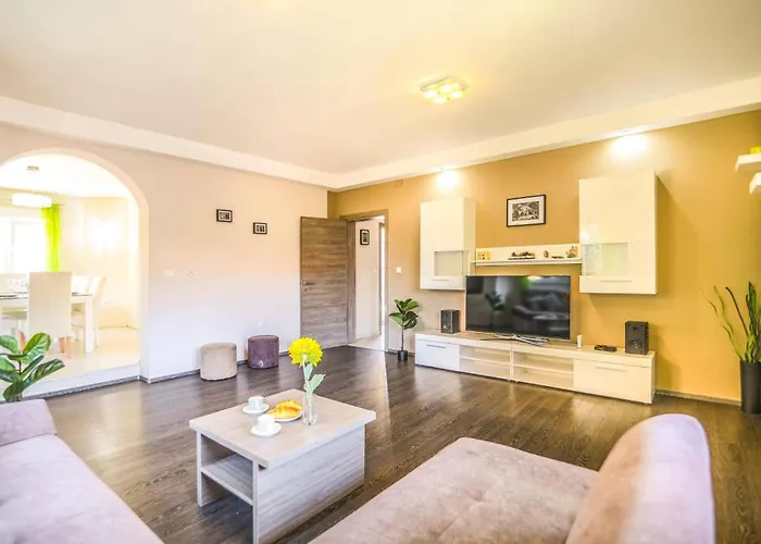 Thea Istria By 풀라